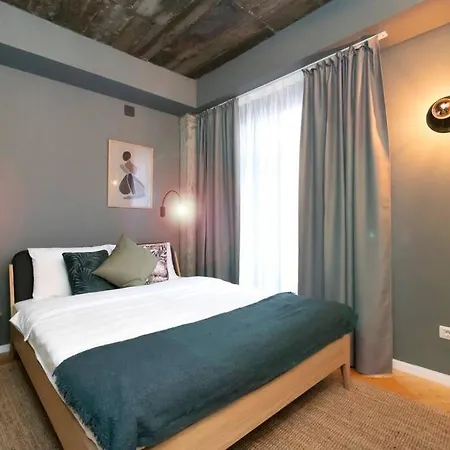 Апартаменты Marvellous Design 2br Old Town