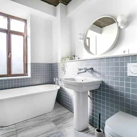 Marvellous Design 2br Old Town Apartment
